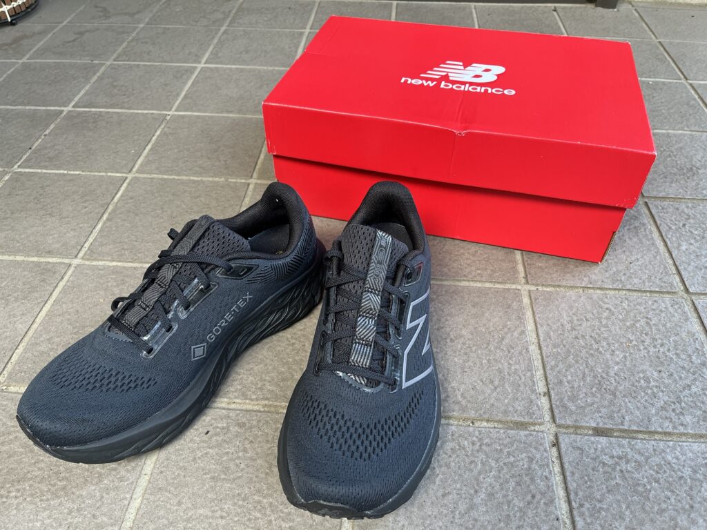 New Balance Fresh Foam X 880 v14 GORE TEX 箱とシューズ