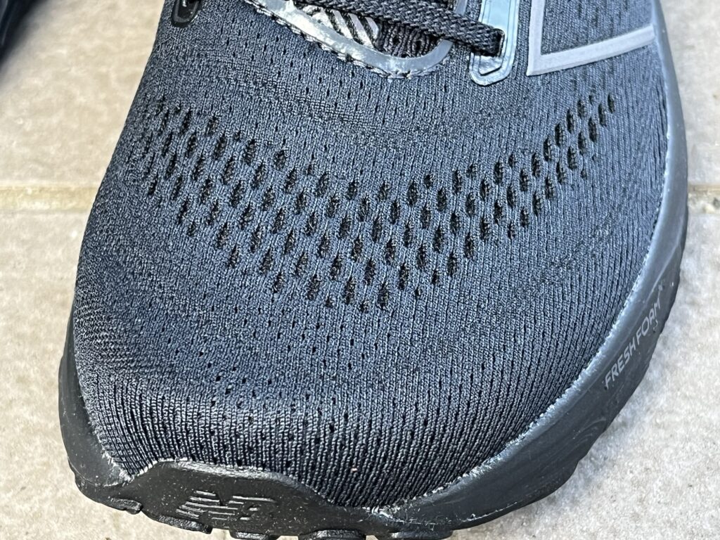 New Balance Fresh Foam X 880 v14 GORE-TEX アッパー