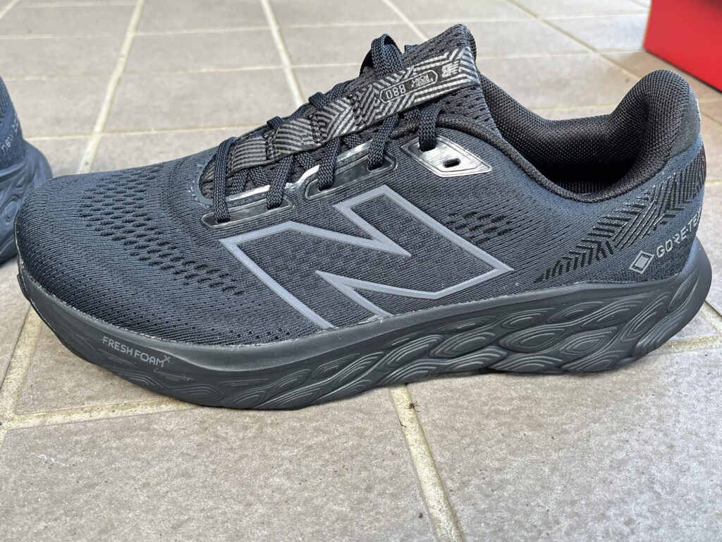 New Balance Fresh Foam X 880 V14 側面