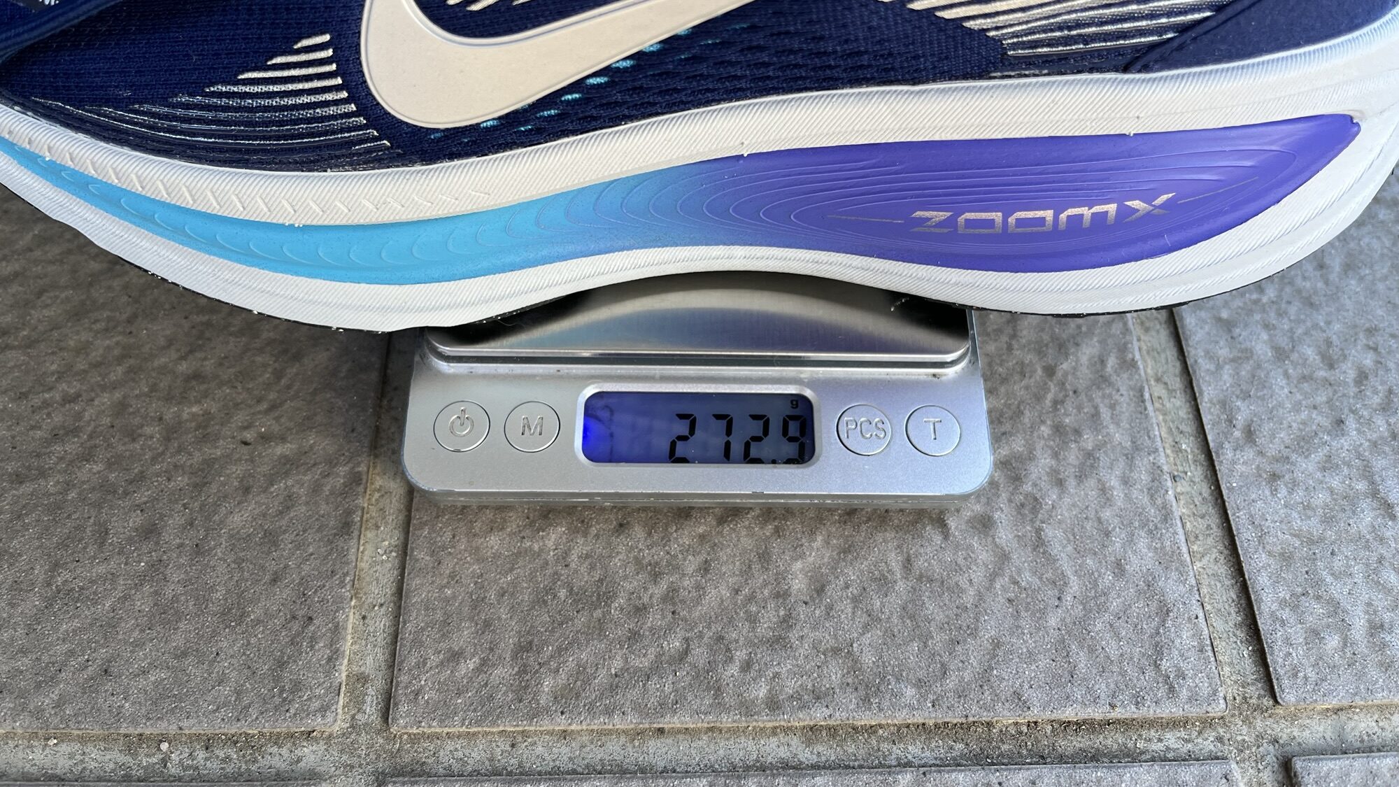 Nike ボメロ18 重さ