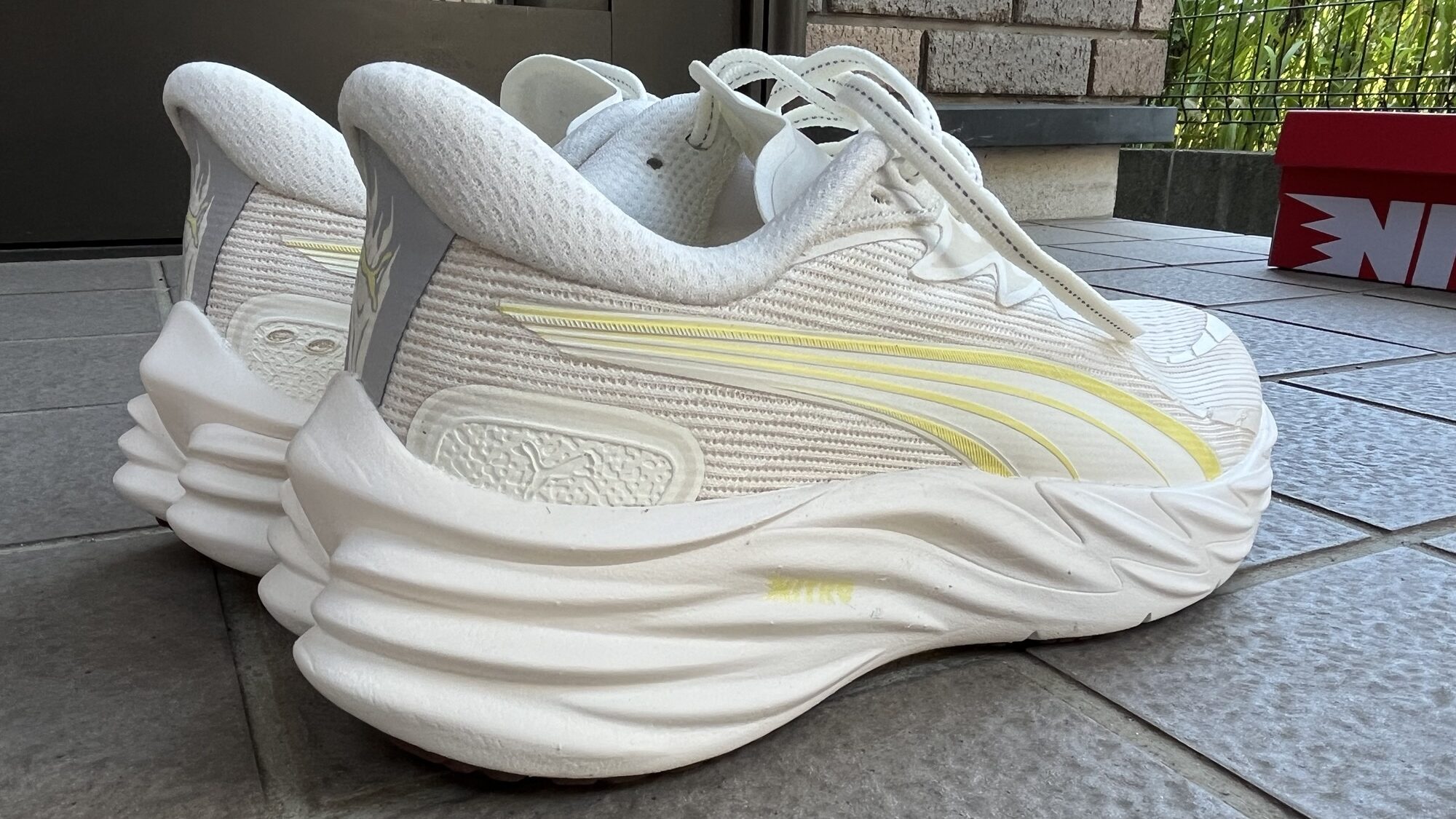PUMA ヴェロシティニトロ4ミッドソール