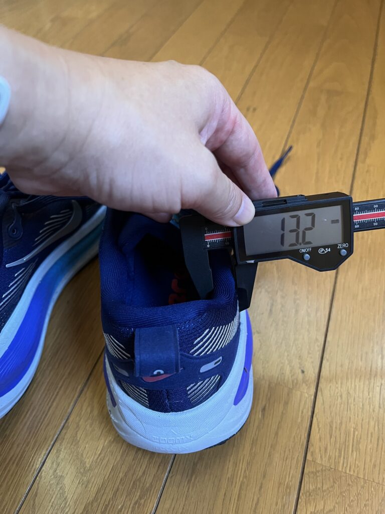 Nike ボメロ18履き口周りサイドの厚み