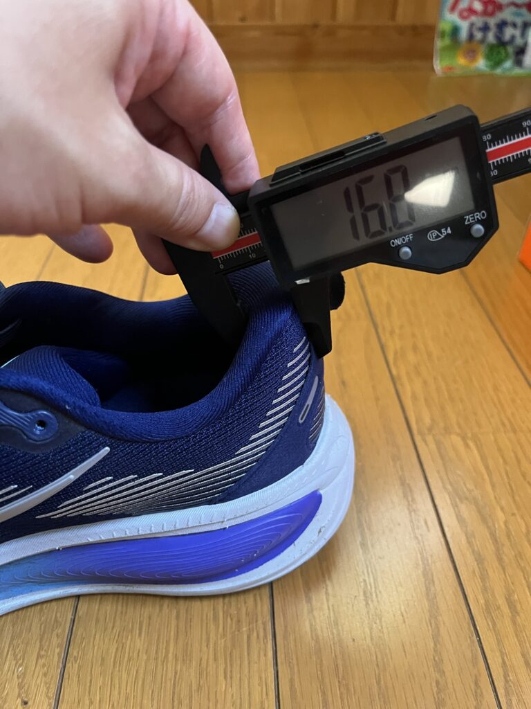 Nike ボメロ18履き口周りヒールの厚み