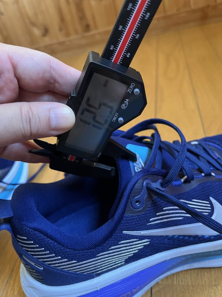 Nike ボメロ18履き口周りシュータンの厚み