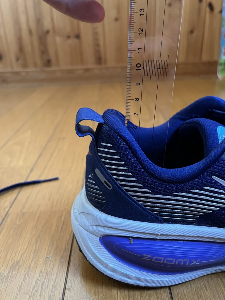 Nike ボメロ18ヒール部の高さ