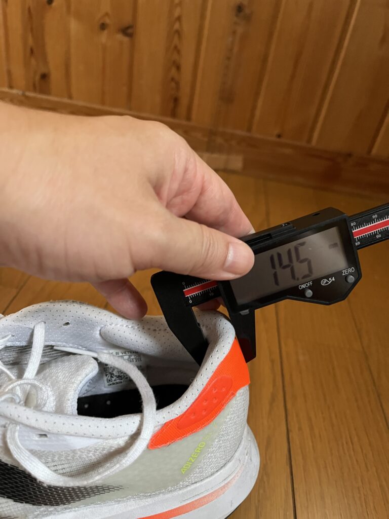 Adidas 　アディゼロ　SL2　履き口かかと部厚み