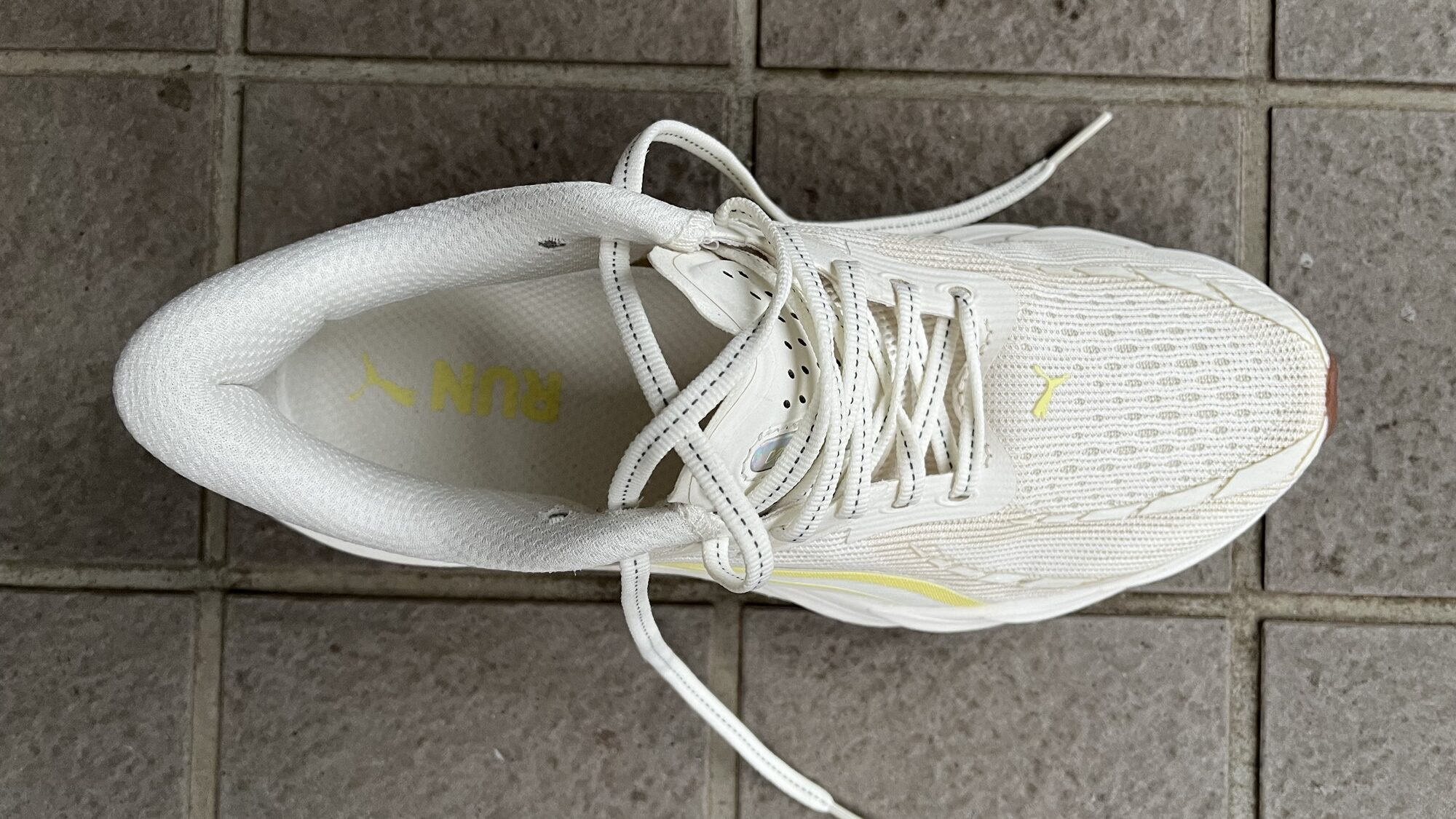 PUMA ヴェロシティニトロ4細目のシルエット