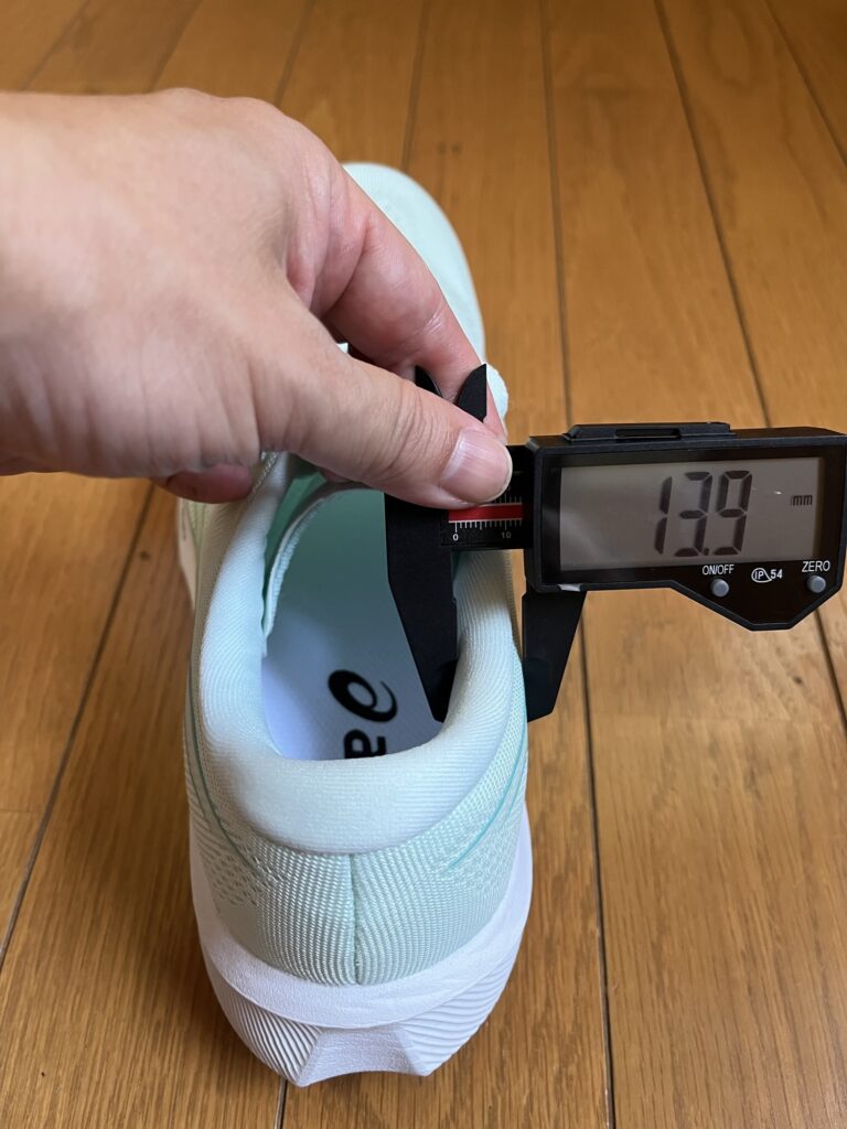 アシックス エボライドスピード3 履き口サイドクッション幅