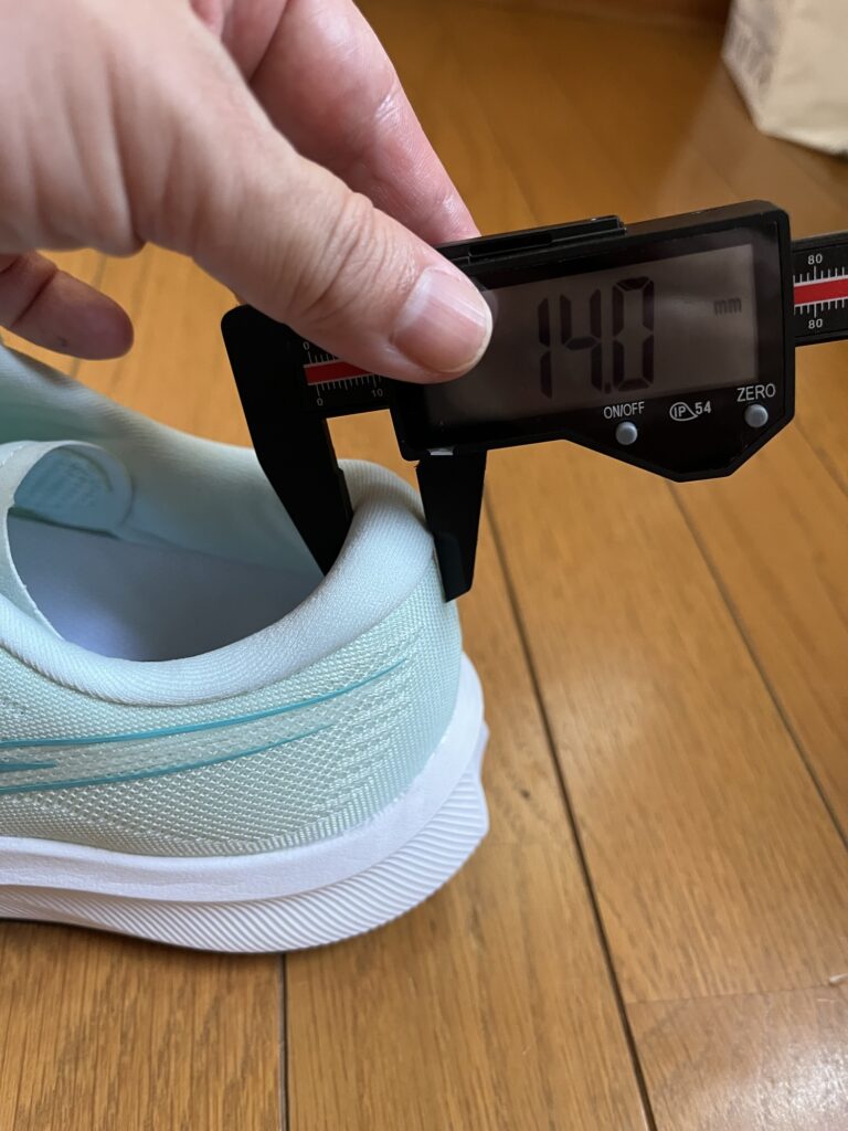 アシックス エボライドスピード3 履き口ヒールクッション幅