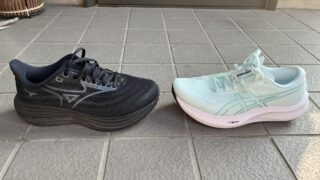 ミズノ ウェーブライダー29 VS アシックス エボライドスピード3 1