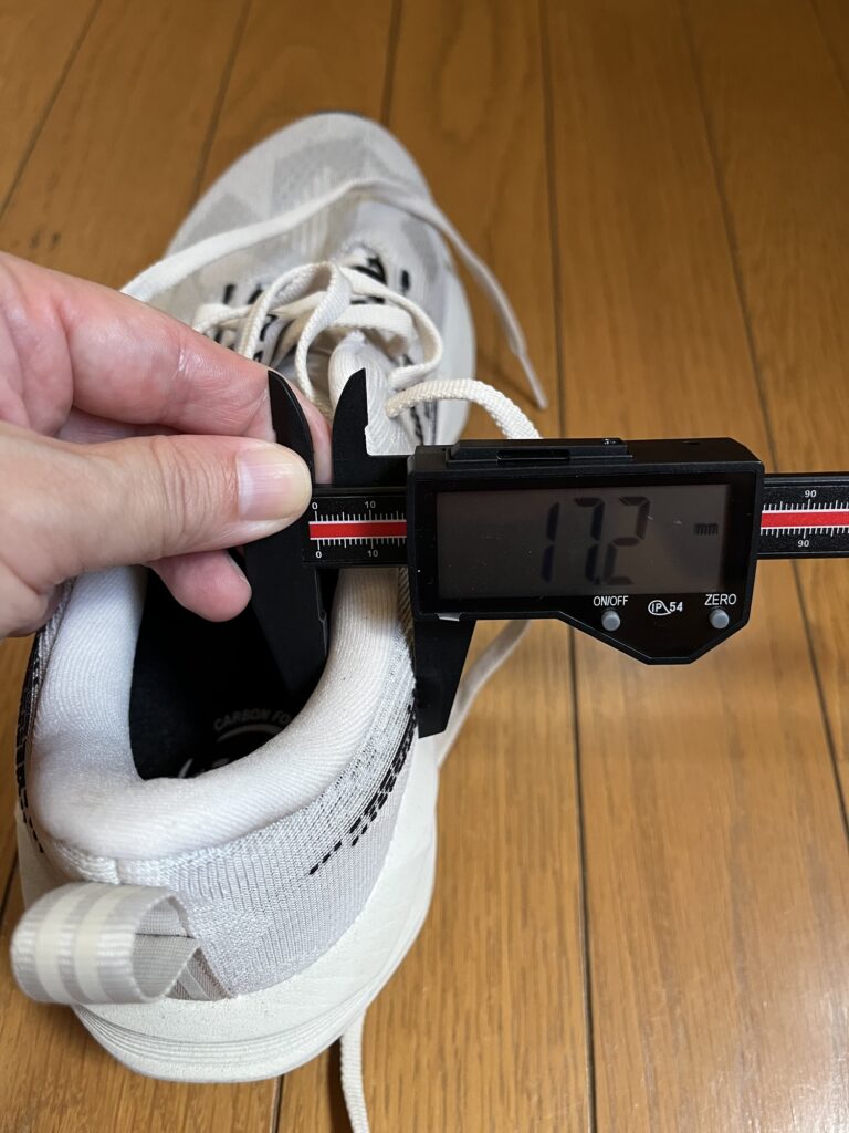 アシックスノヴァブラスト5の履き口周りサイドクッションのレビュー写真
