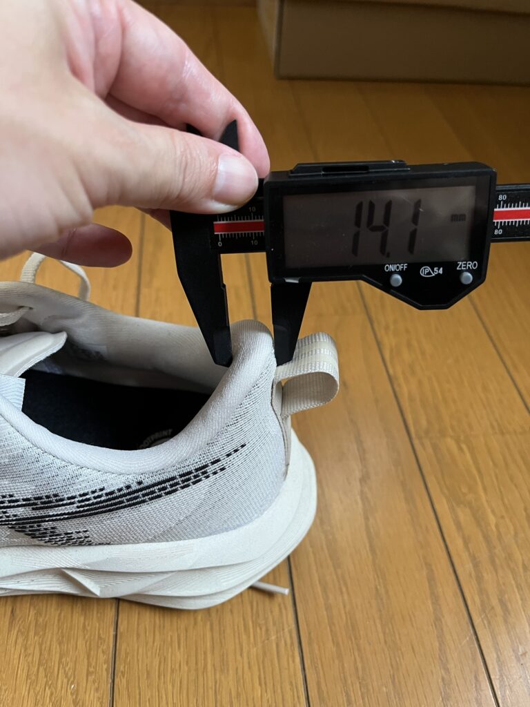 アシックスノヴァブラスト5の履き口周りヒールクッションのレビュー写真