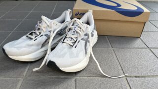 アシックスノヴァブラスト5のレビュー外観画像
