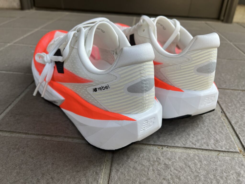 New Balance FuelCell Rebel v5レビュー後ろから見た写真