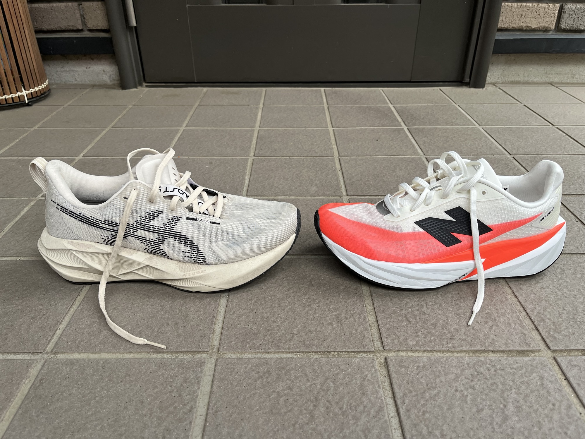 アシックス ノヴァブラスト5 vs New Balance FuelCell Rebel v5｜50