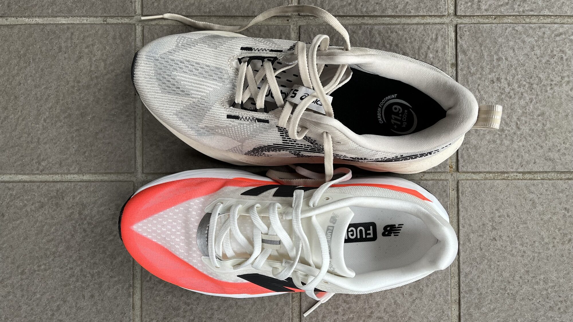 ノヴァブラスト5vs FuelCell Rebel v5 徹底比較レビュー上から見た写真