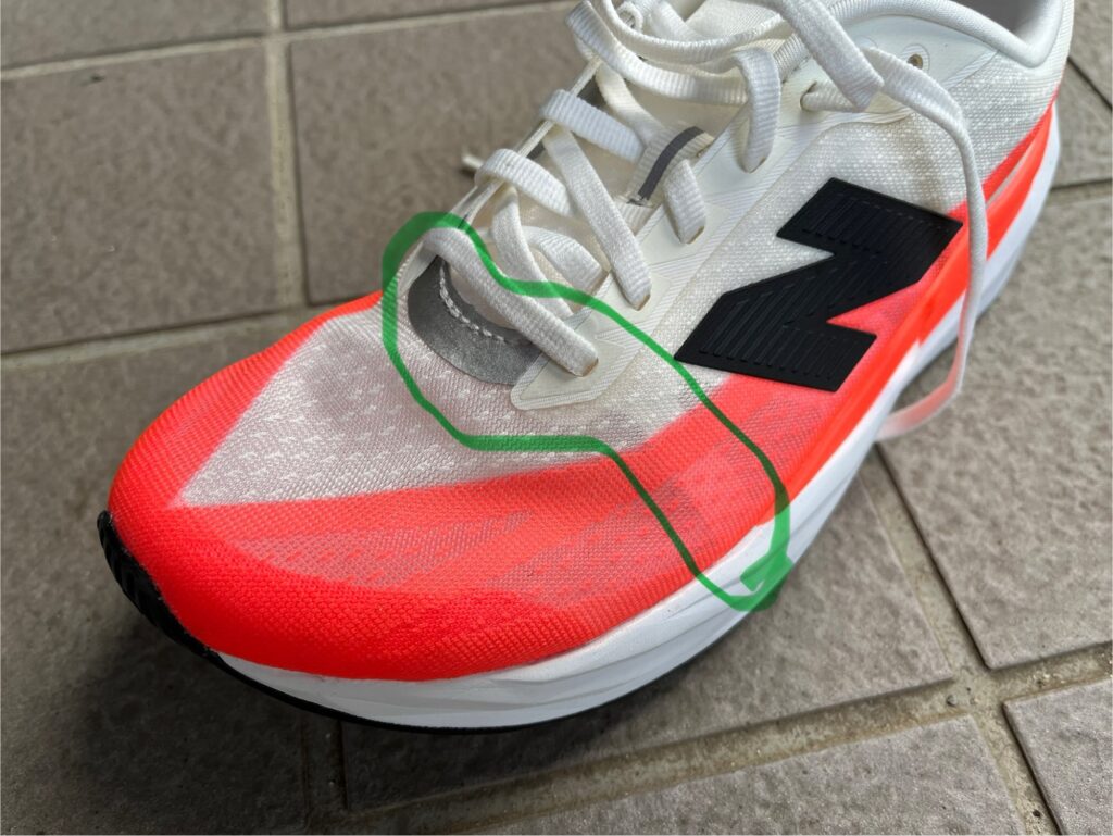 FuelCell Rebel v5は前足部の補強テープが硬く若干窮屈に感じます