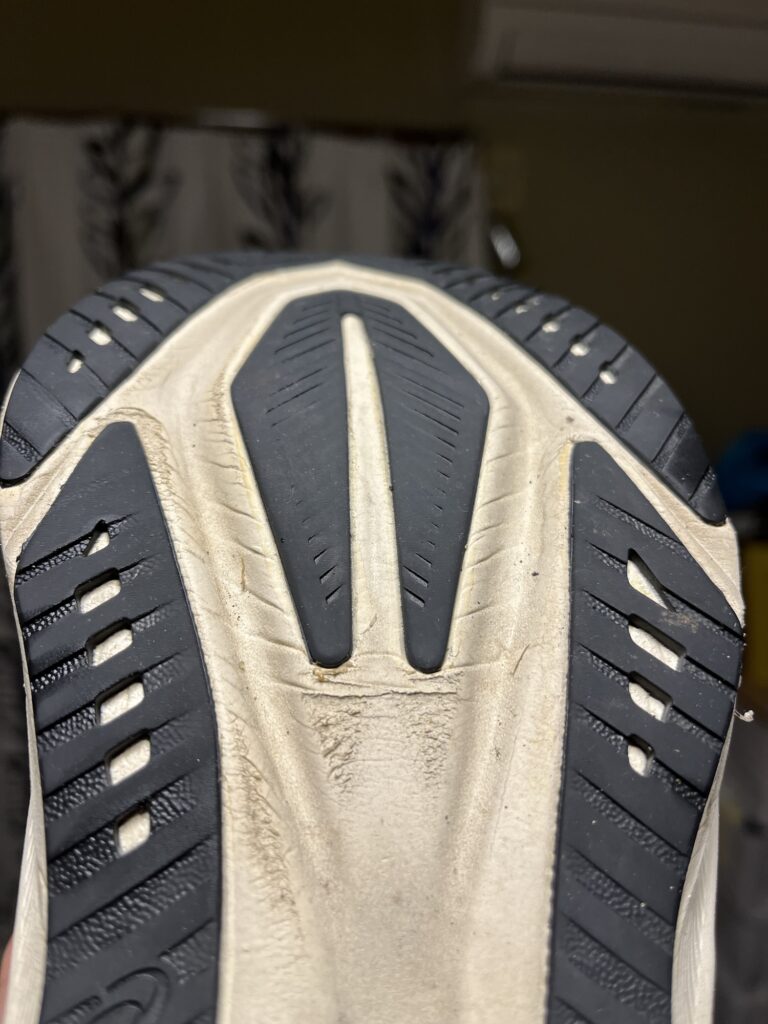 ノヴァブラスト5 150km走った状態のアウトソール前足部の写真