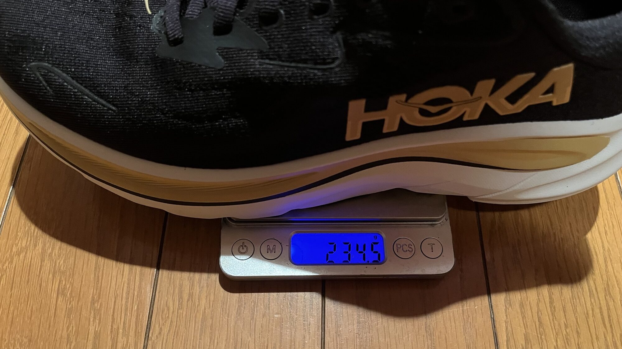 HOKAクリフトン10の重さのレビュー写真