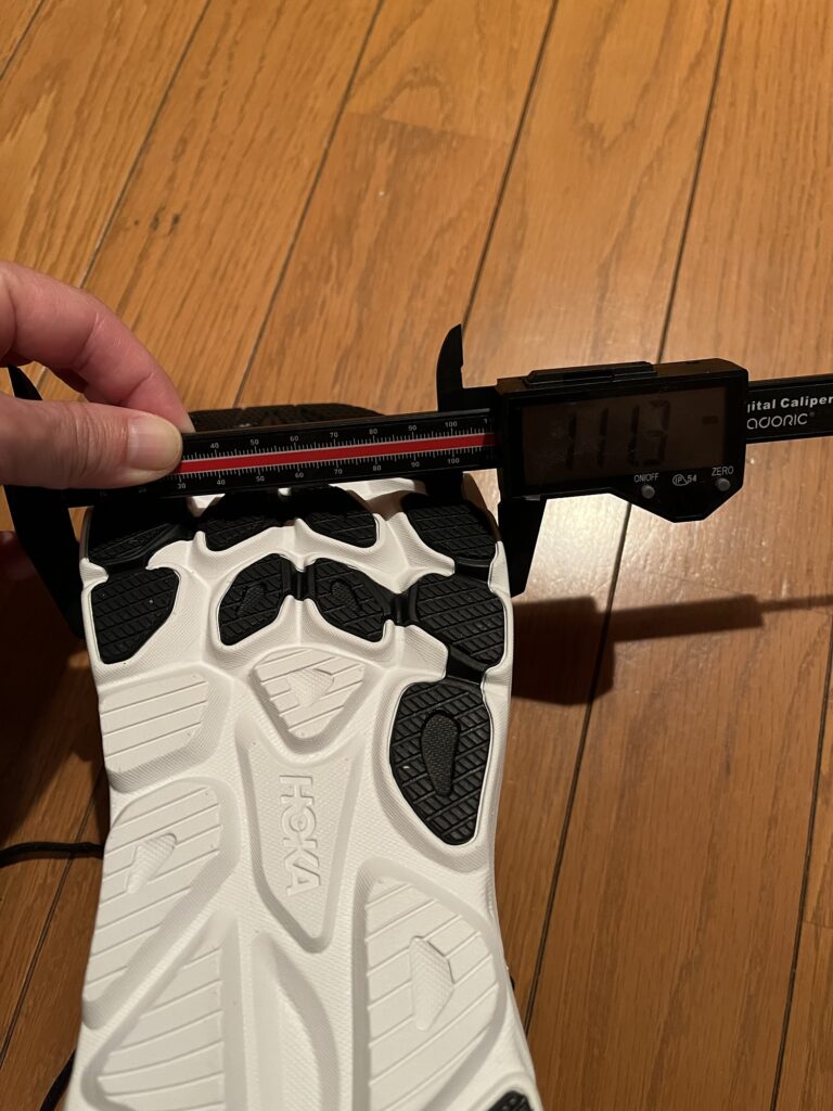 HOKAクリフトン10の前足部の幅レビュー写真