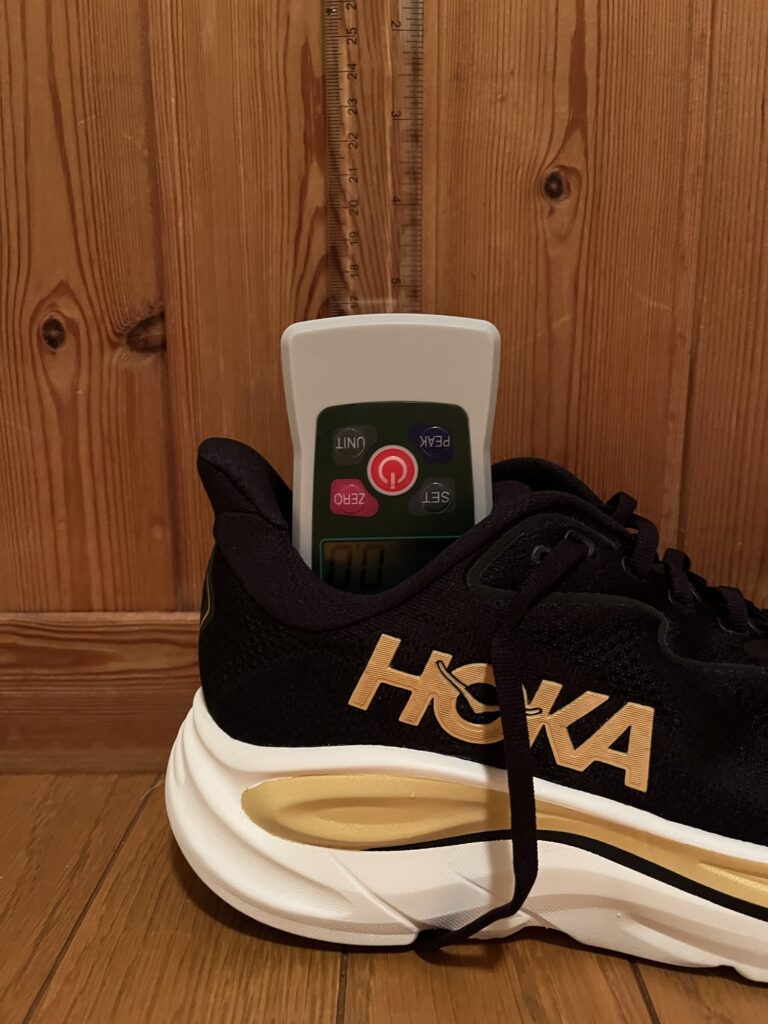 HOKAクリフトン10のクッション性レビュー写真