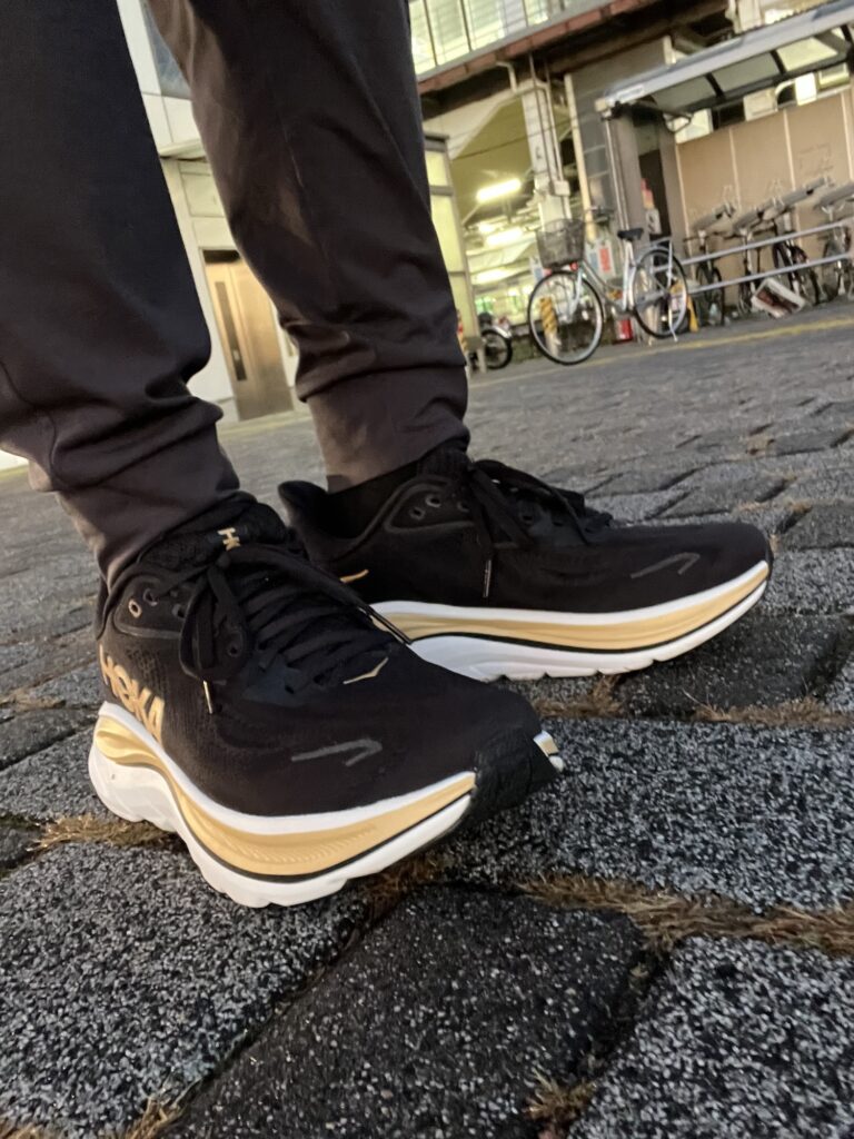 HOKAクリフトン10の実際に走ってレビューする写真