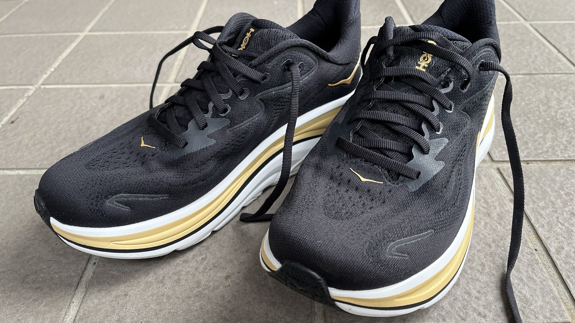 HOKAクリフトン10の全体レビュー写真