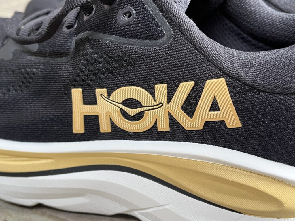 HOKAクリフトン10のロゴレビュー写真