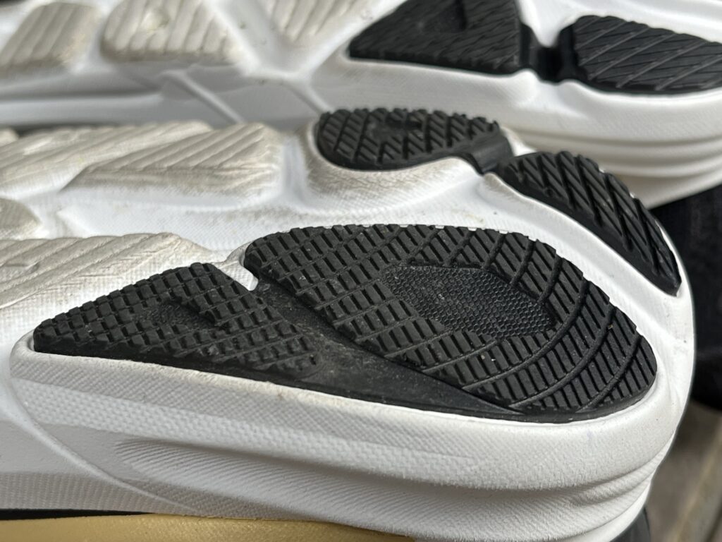 HOKAクリフトン10アウトソールかかと部