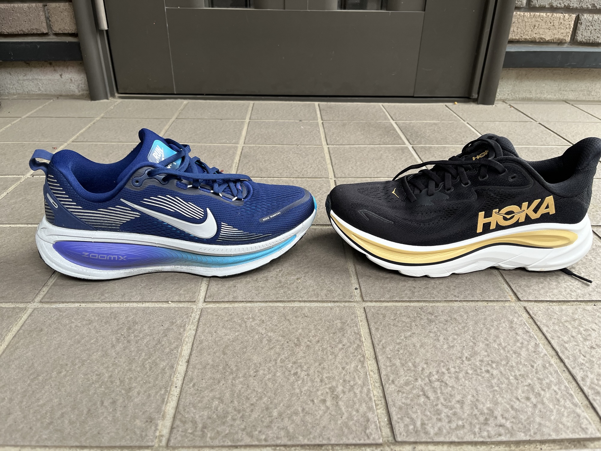 ナイキ ボメロ18 vs HOKA クリフトン10｜50テーマ別で徹底比較レビュー