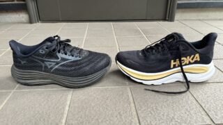 ミズノウェーブライダー29vsHOKA クリフトン10　徹底比較レビュー　外観写真