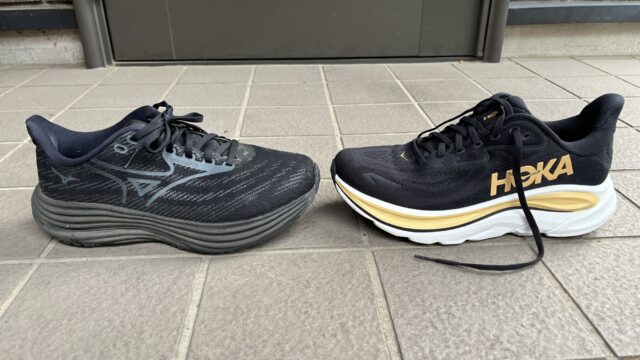 ミズノウェーブライダー29vsHOKA クリフトン10　徹底比較レビュー　外観写真