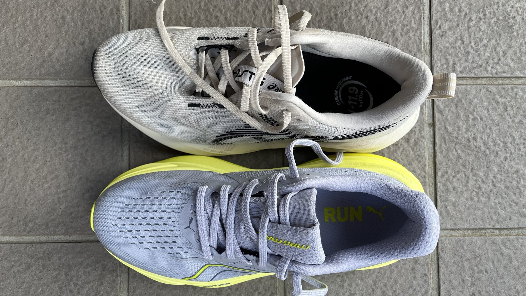 ノヴァブラスト5 vs マグマックスニトロ2　徹底比較レビュー　上から見た写真