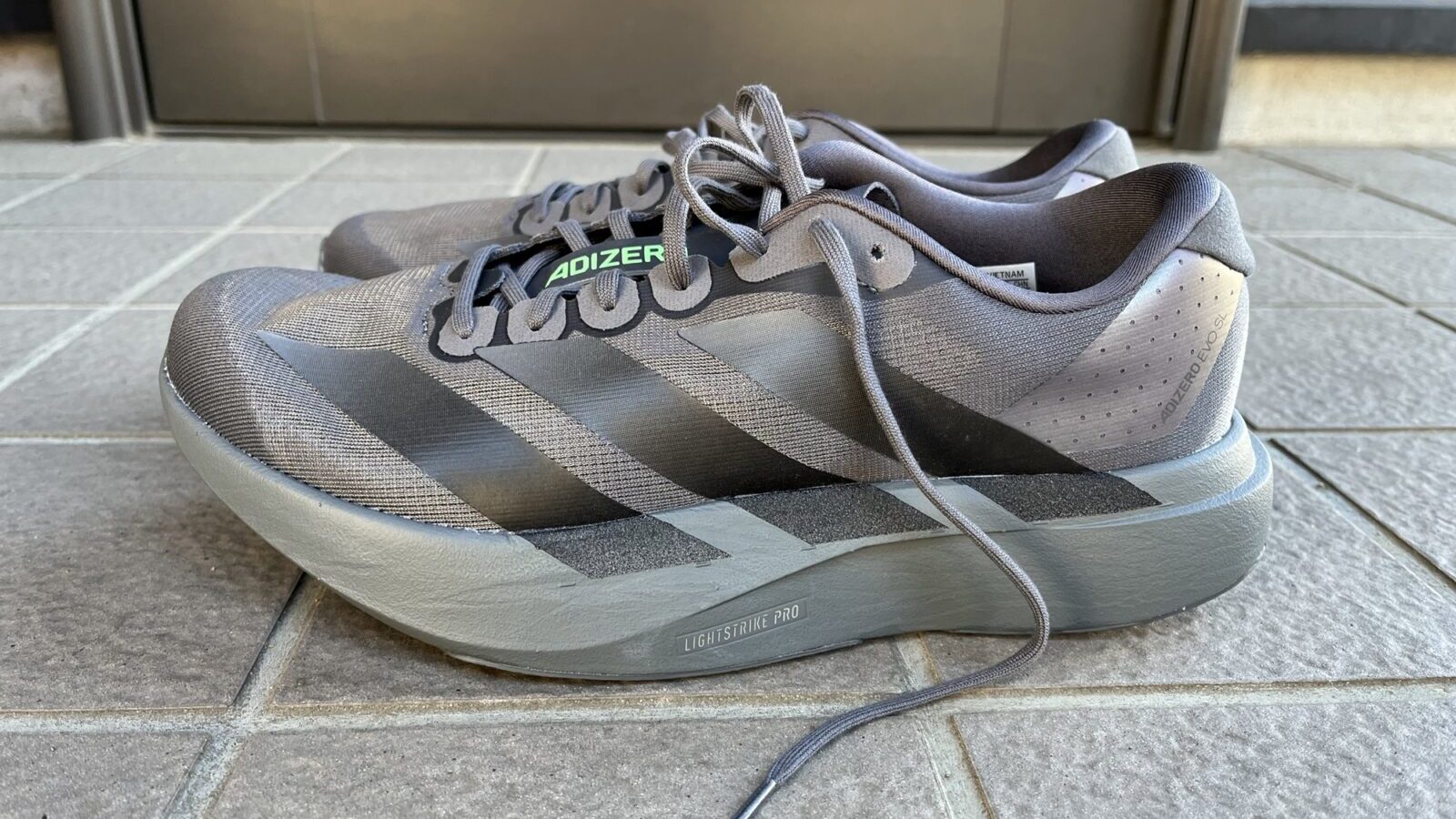 アディダス　アディゼロEVO SL　外観2