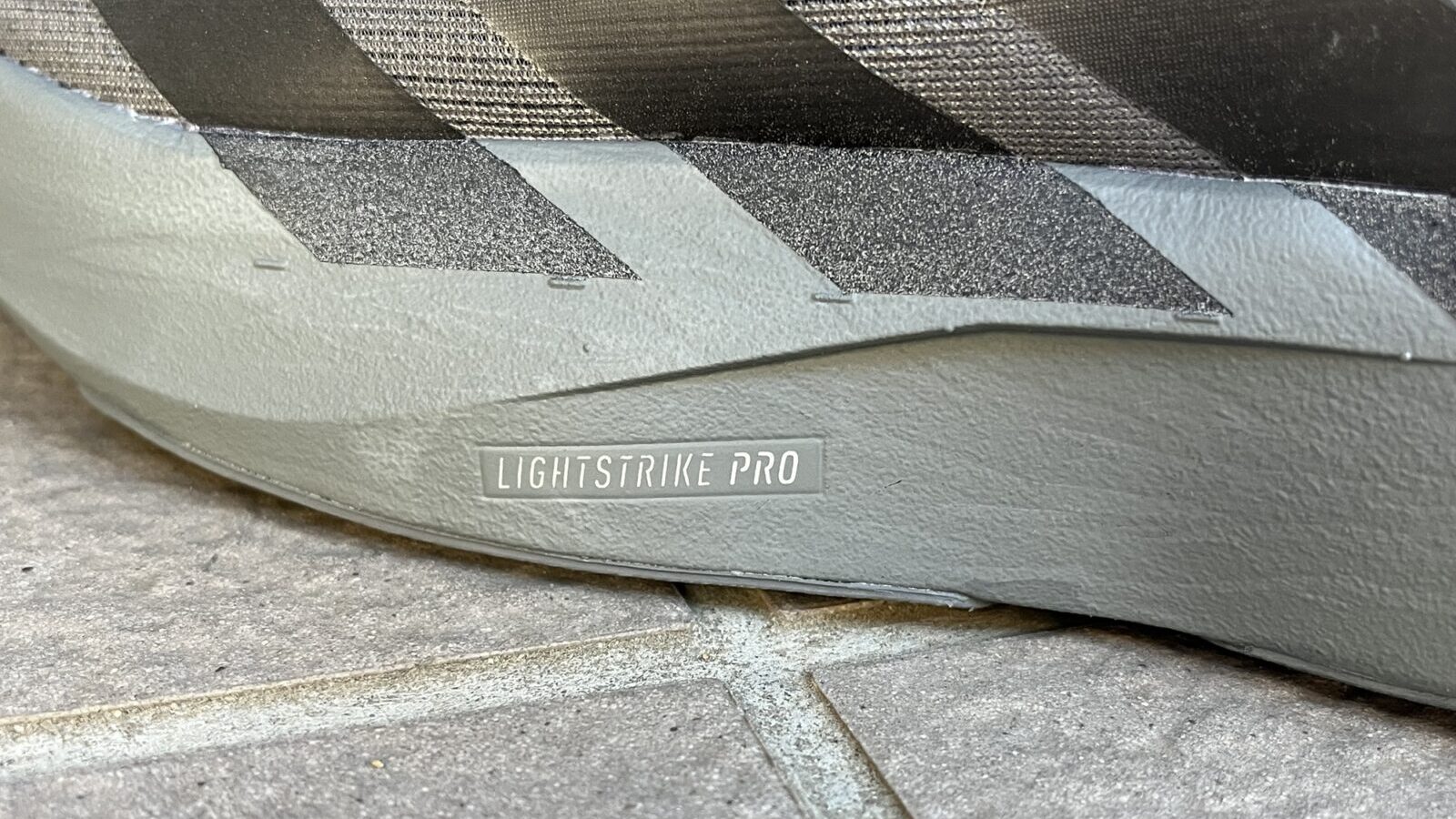 アディダス　アディゼロ EVO SL　Lightstrike proの反発がすごい