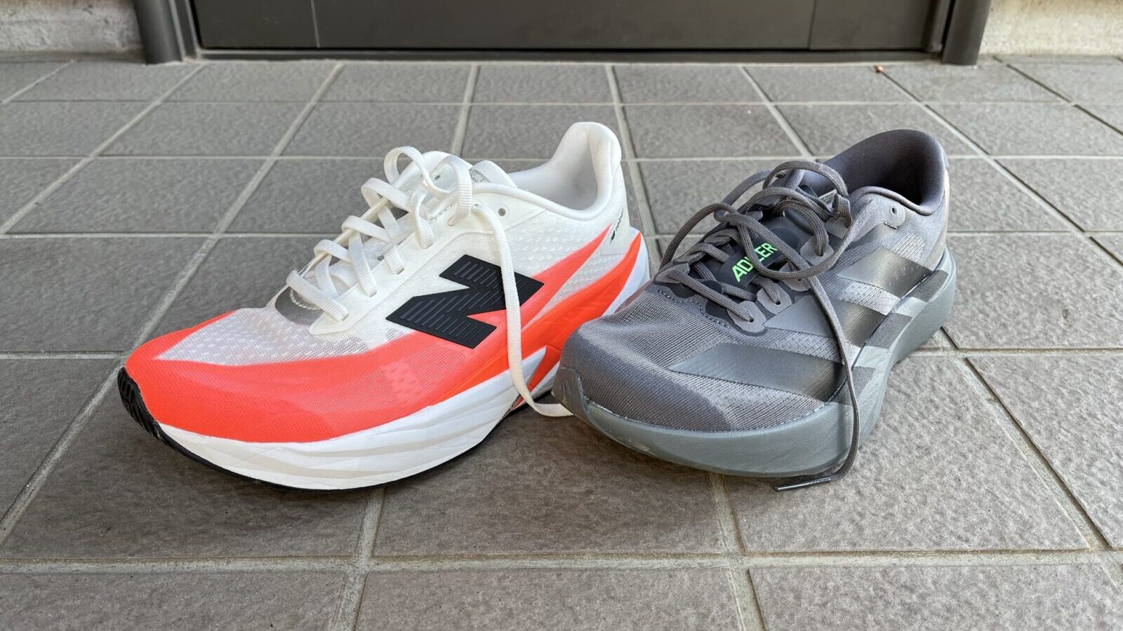 FuelCell Rebel v5 vs アディゼロ　EVO SL　徹底比較レビュー　前から見た写真