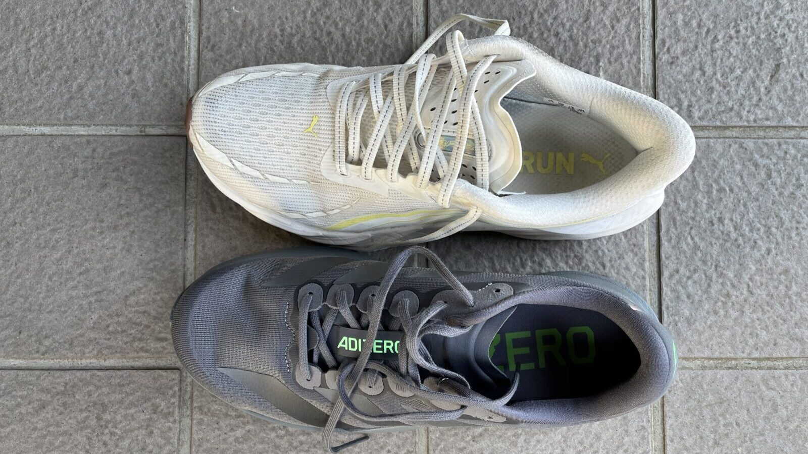 ヴェロシティニトロ4 vs アディゼロ EVO SL 徹底比較レビュー上から見た写真