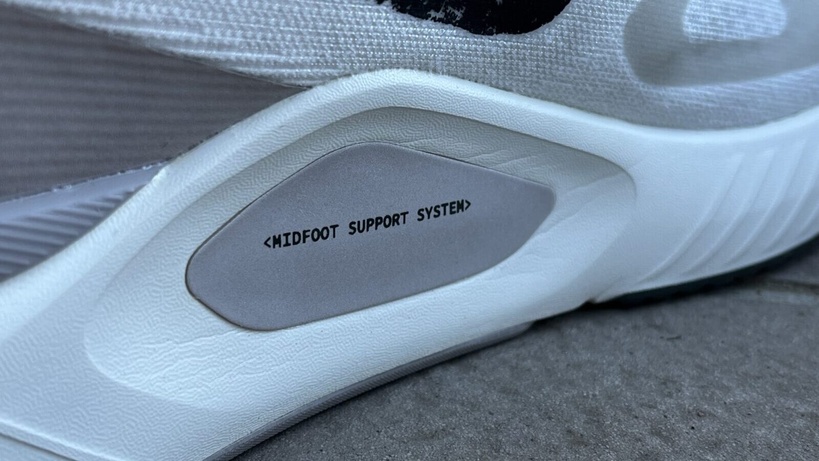 ナイキ　ストラクチャー26　ミッドフットサポートシステム