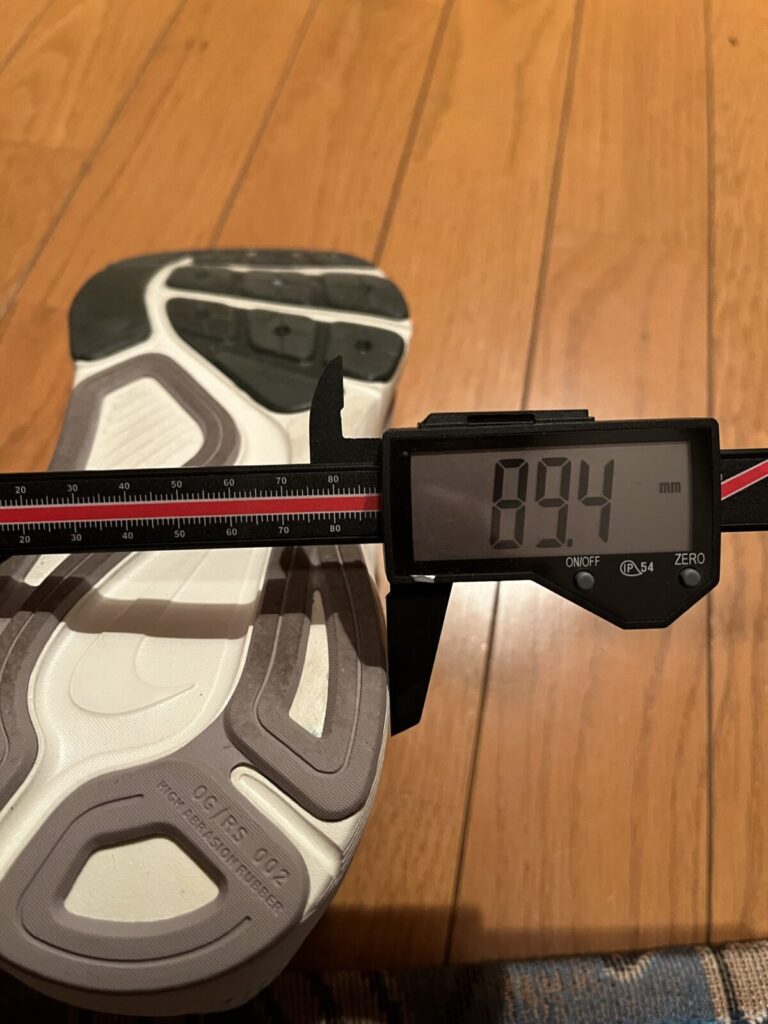 ナイキ　ストラクチャー26　かかと部幅