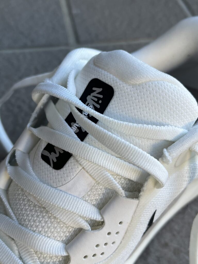 ストラクチャー26　靴紐周り