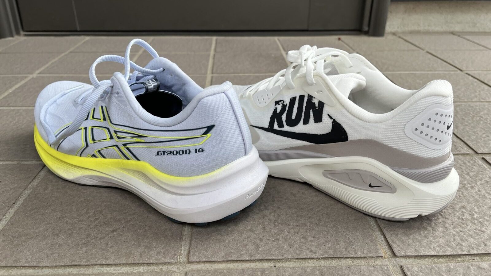 GT－2000 14 vs ストラクチャー26　徹底比較レビュー　かかとから見た写真