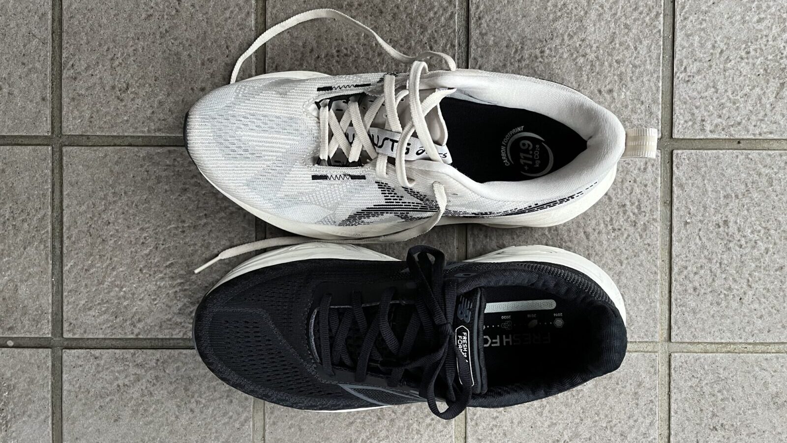 ノヴァブラスト5 vs Fresh Foam X 1080 v14　徹底比較レビュー　上から見た写真