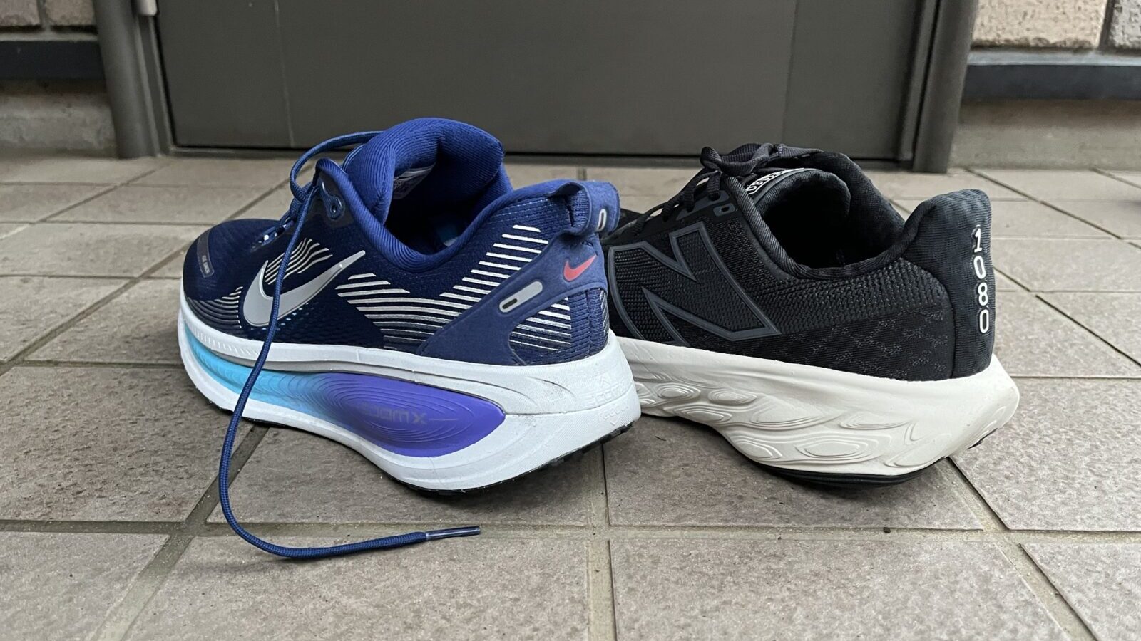 ボメロ18 vs Fresh Foam X 1080 v14　徹底比較レビュー　かかとから見た写真