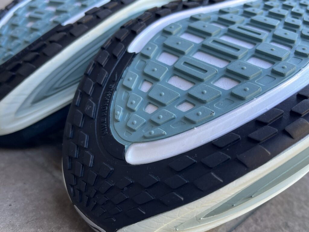 ボメロプラスレビュー　アウトソール前足部