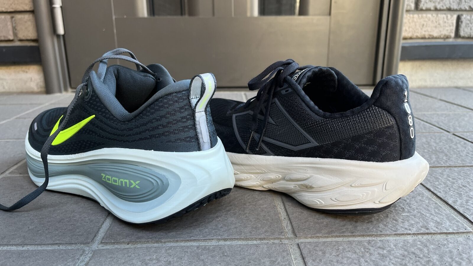 ボメロプラス vs Fresh Foam X 1080 v14　徹底比較レビュー　かかとから見た写真