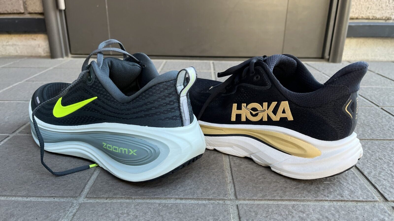 ボメロプラス vs クリフトン10　徹底比較レビュー　かかとから見た写真