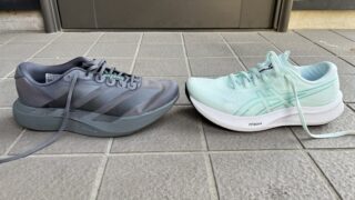 アディダス　アディゼロ　EVO SL vs アシックス　エボライドスピード3　徹底比較レビュー横から見た写真