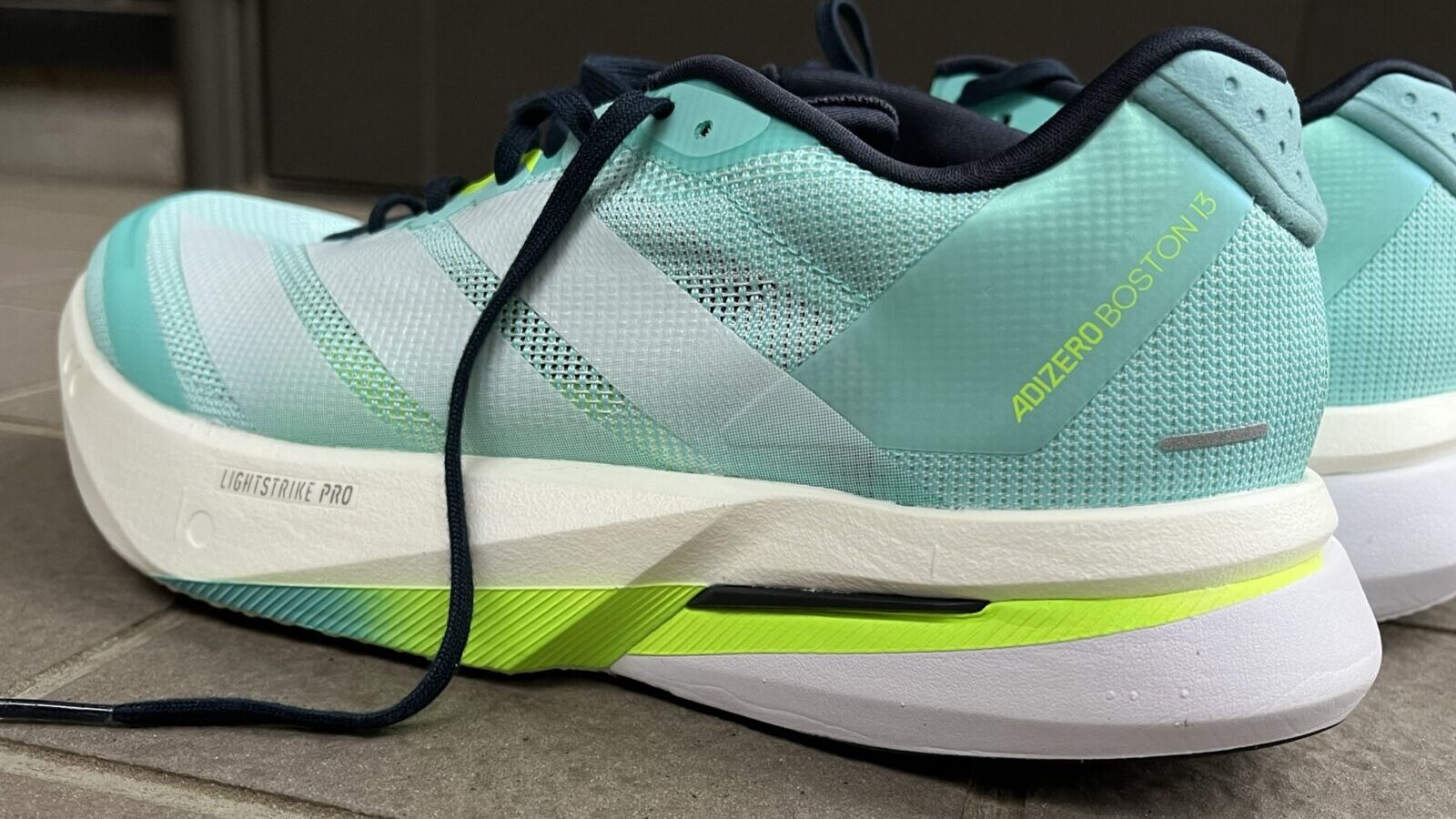アディゼロ　ボストン13　徹底レビュー外観3