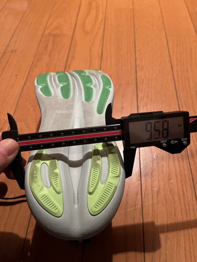 ゲルニンバス28　徹底レビュー　かかと部幅