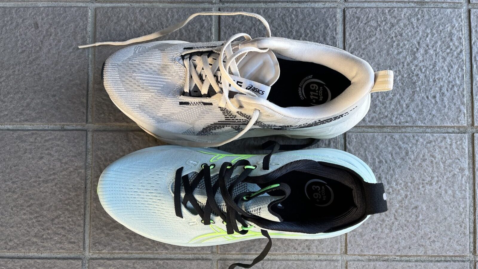 ノヴァブラスト5 vs ゲルニンバス28　徹底比較レビュー　上から見た写真